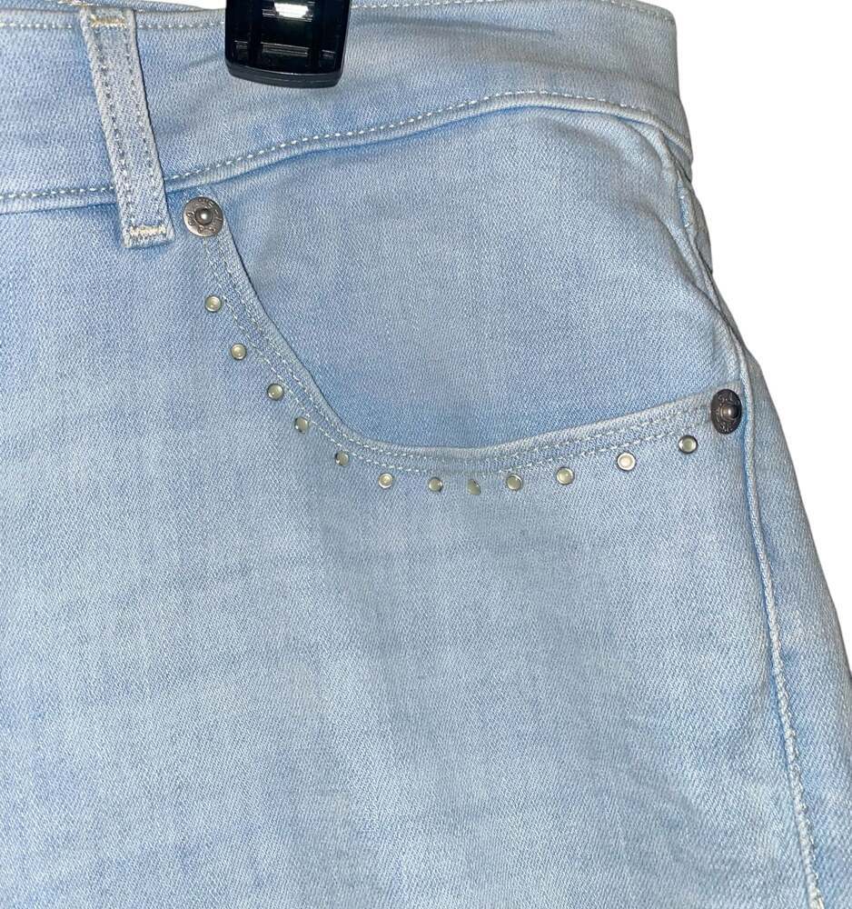 Levi's Classic Bermuda Blue Jean Shorts Women's Light Blue Denim - Picture 3 of 4